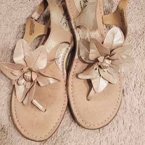 BORN BOC Leather Bronze Flower Patina Sandals sz.9